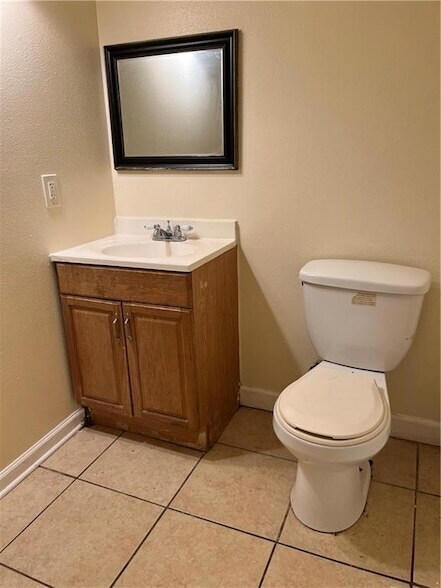 Building Photo - 4734 Shalimar Dr