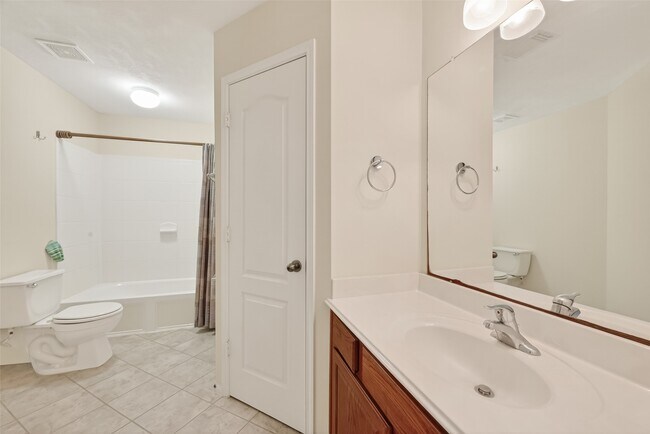 Building Photo - 3815 Pine Forest Green Blvd