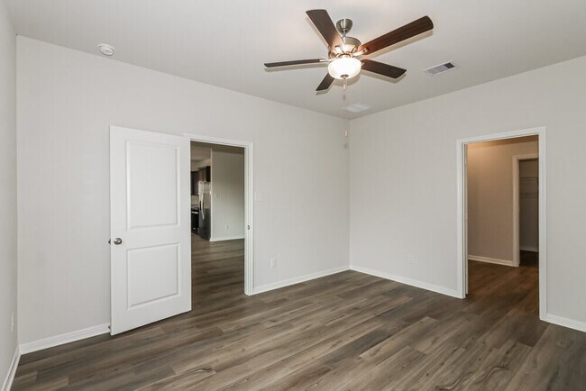 Building Photo - 464 Beechwood Hacienda Dr