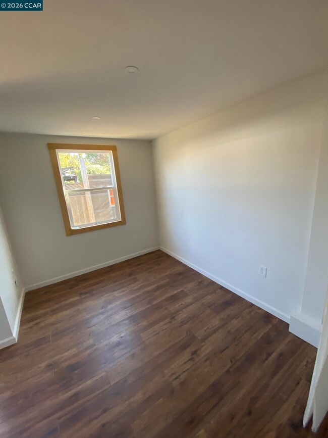 Building Photo - 624 40th St
