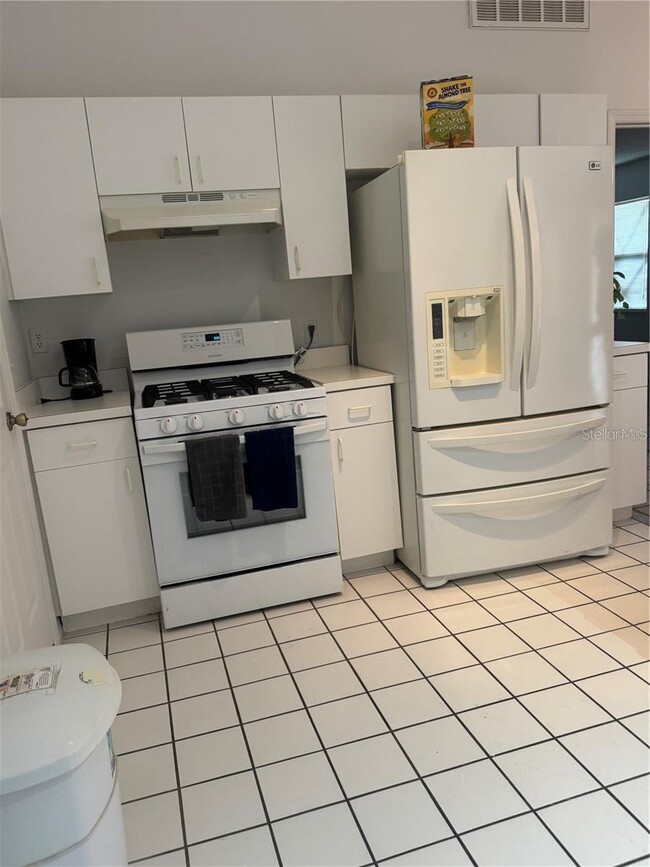 Building Photo - 929 Devonshire Way