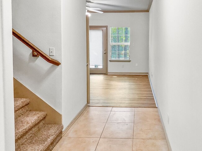 Building Photo - Move-In Ready Townhome Near I-30 & Arlington Entertainment!