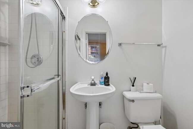 Building Photo - 1053 N Stuart St