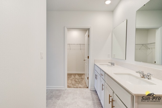 Building Photo - 2123 Green Valley St