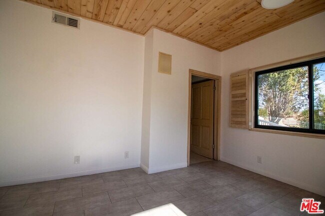 Building Photo - 11619 Lerdo Ave