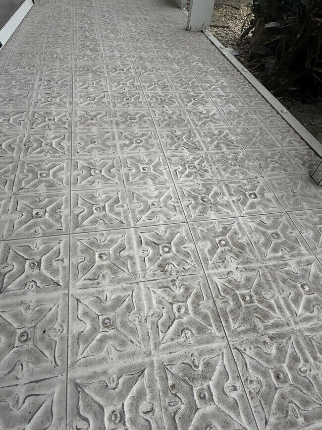 Building Photo - 216 Normandy Ln