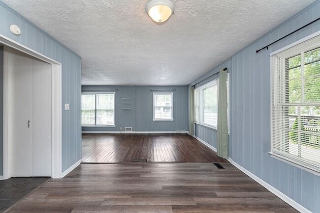 Building Photo - Great Broad Ripple Location With Fenced Backyard!