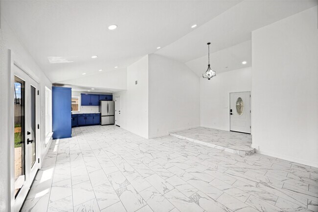 Building Photo - 12831 Nyack Dr