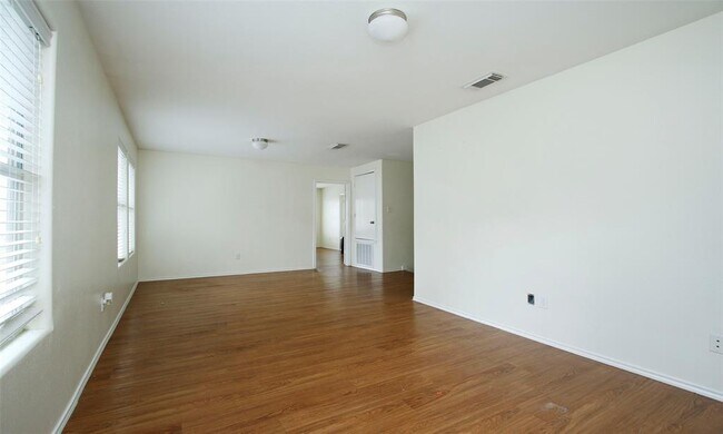 Building Photo - 16755 N Thrasher Dr