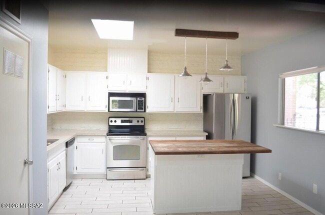 Building Photo - 9159 E Broadway Blvd