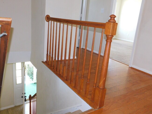 Building Photo - "Spacious 4-Bedroom Gem on Hughart Street with 2.5 Bathrooms and 2108 Sq. Ft. of Comfort!"