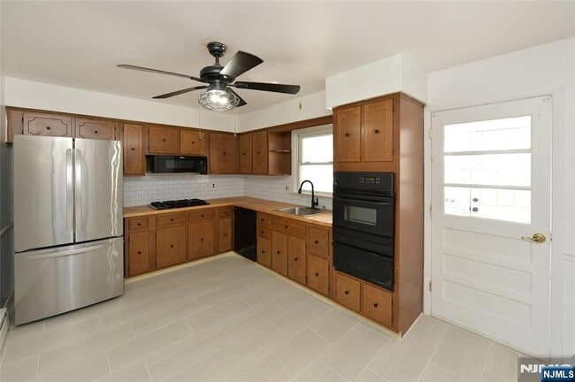 Building Photo - 52 Elizabeth St