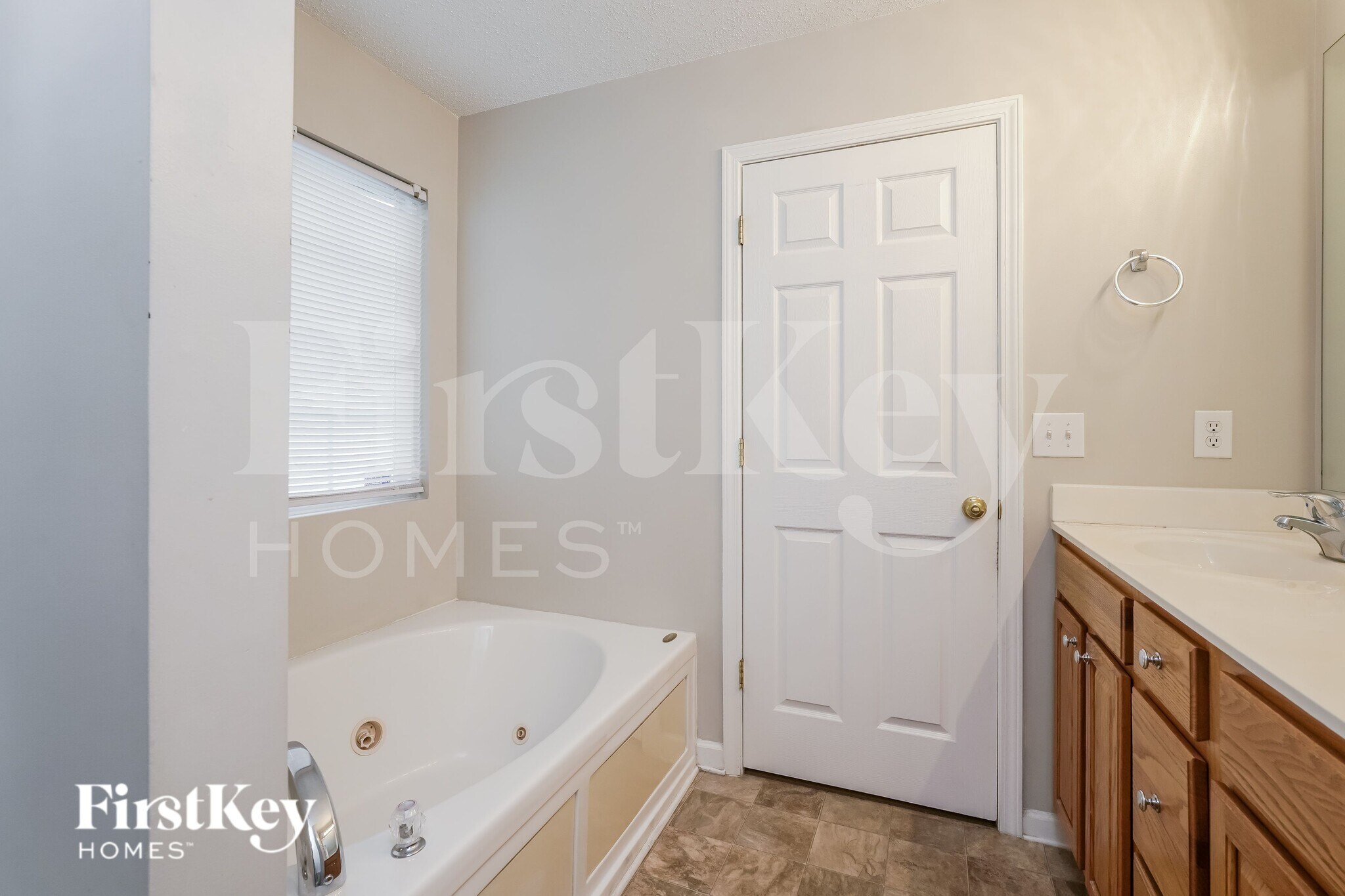 Building Photo - 2402 Lannigan Dr