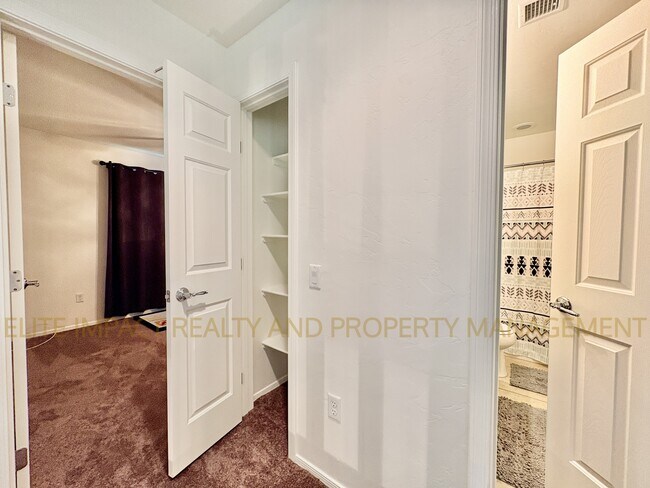 Building Photo - 10728 E Sanctuary Ridge Ln