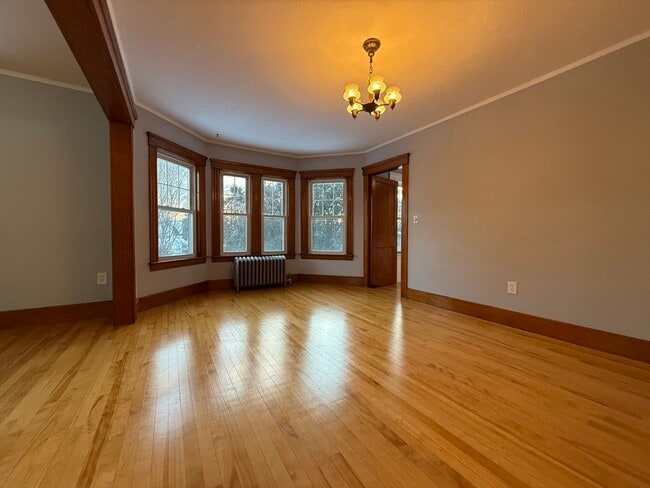 Building Photo - 58 Oxford St N