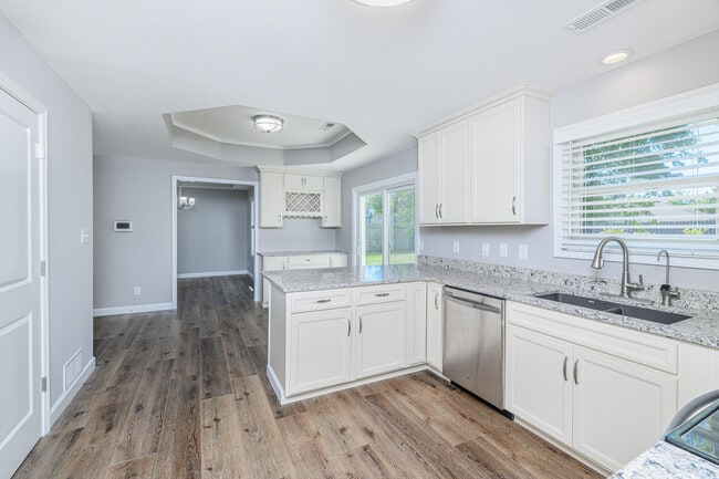 Building Photo - 1805 Mills Dr
