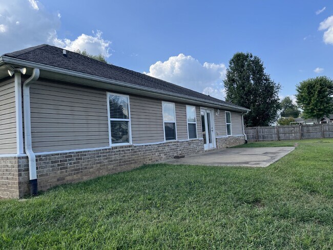 Building Photo - 5004 Pelican Ct