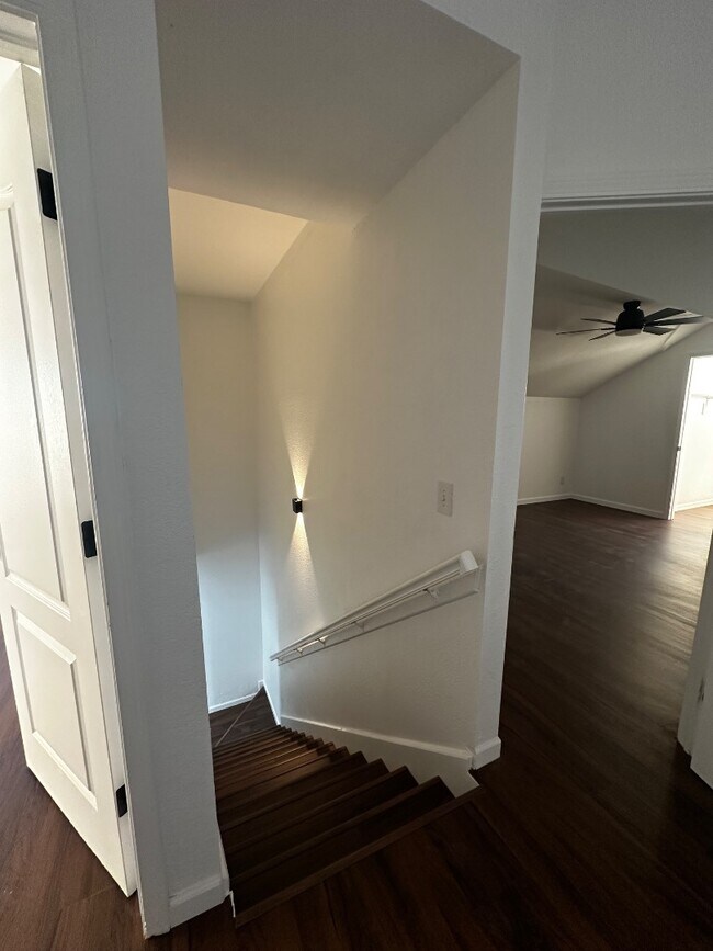 Building Photo - 7600 Plaza Redonda Dr