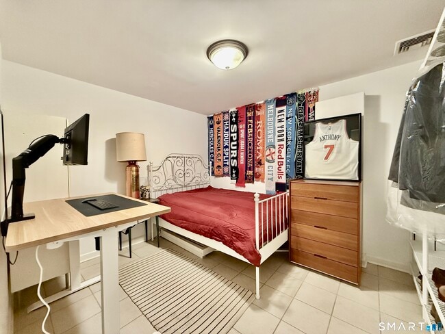 Building Photo - 23 Sleepyhollow Dr