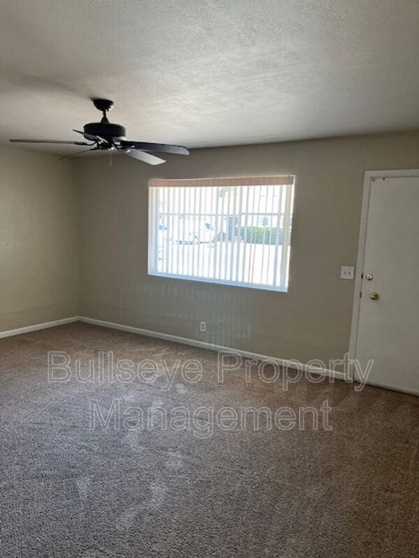 Building Photo - 3127 W Dahlia Dr