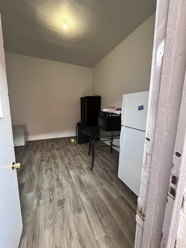 Building Photo - 1309 Yandell Dr