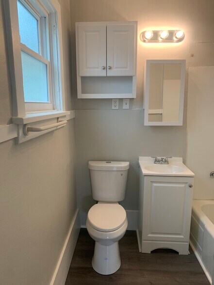 Building Photo - 419 Carothers Ave