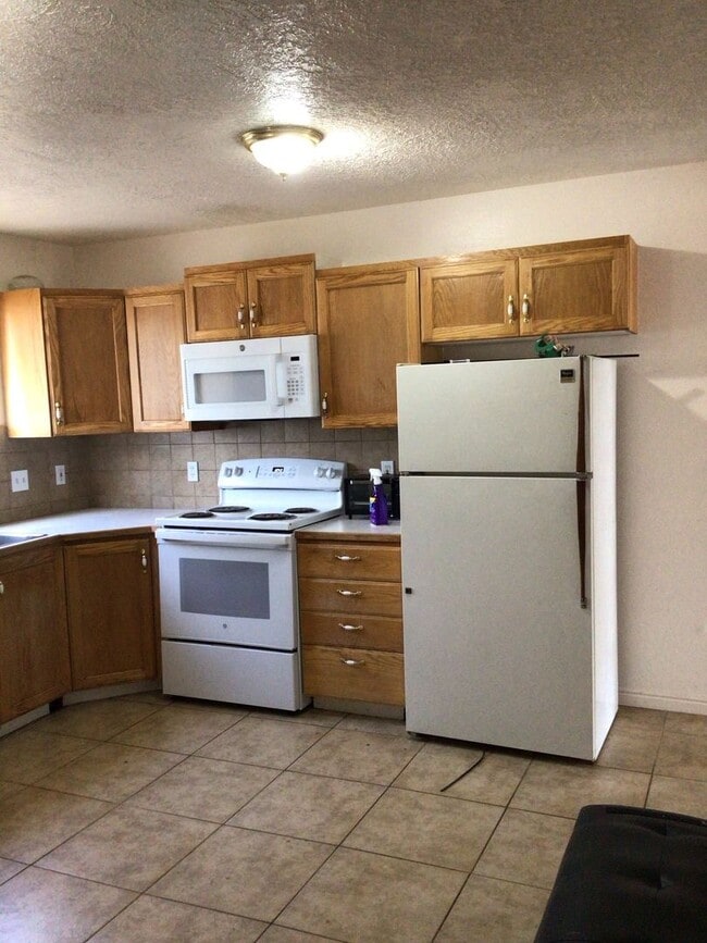 Building Photo - Charming apartment