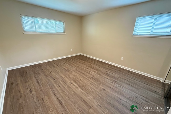 Building Photo - Remodeled 2 Bedroom Duplex with Private Ba...