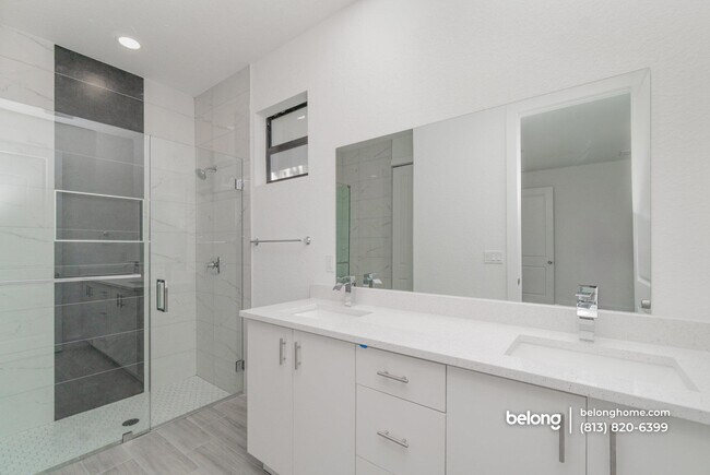 Building Photo - 15633 Lakeland Cir