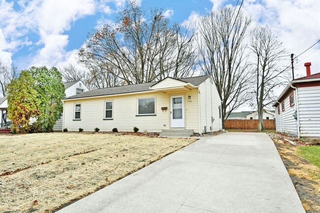 Building Photo - House for RENT in Girard!