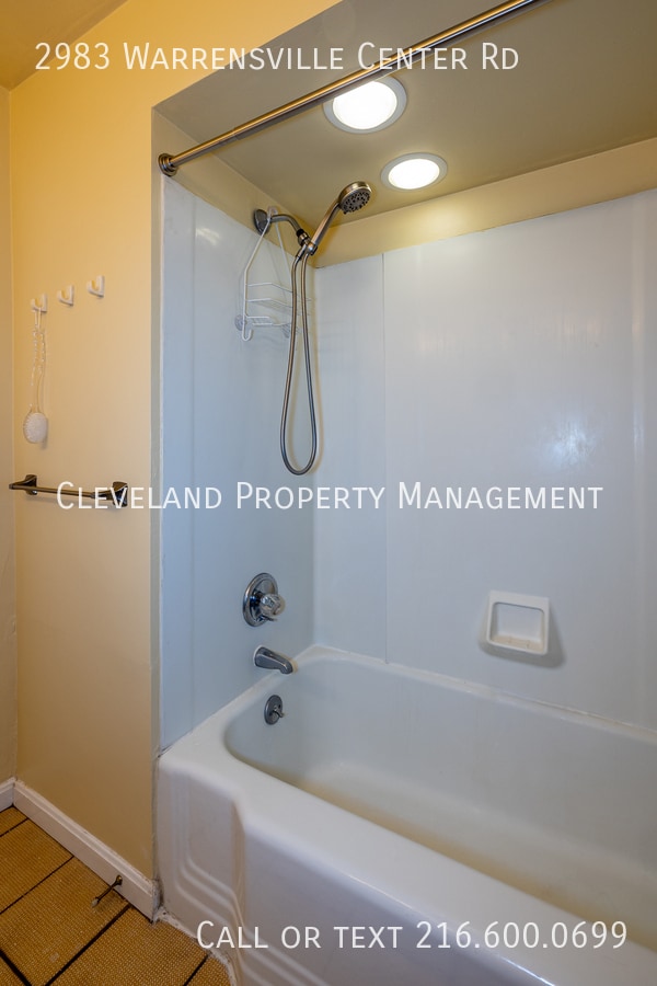 Building Photo - 2983 Warrensville Center Rd