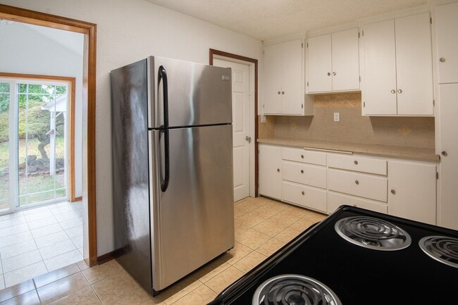 Building Photo - Single-level Home Near Salem's revitalized downtown