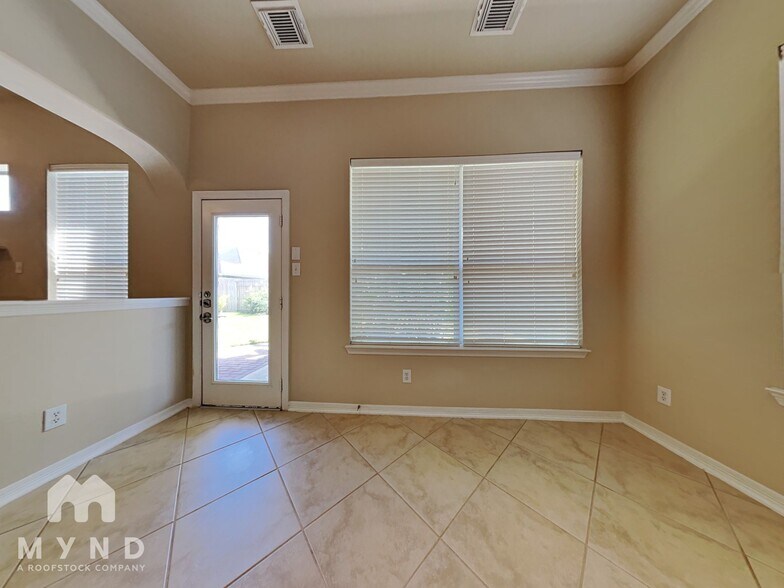 Building Photo - 4463 Diamante Dr