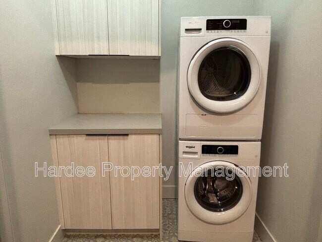 Building Photo - 3711 S Council Spring Rd