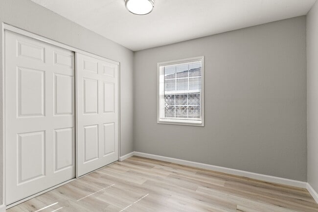 Building Photo - Remodeled 4-Bedroom House w/ Private Yard in Oakland