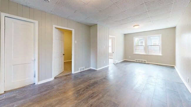 Building Photo - 4023 Valley Rd