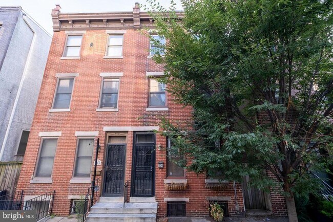 Building Photo - 606 S Delhi St