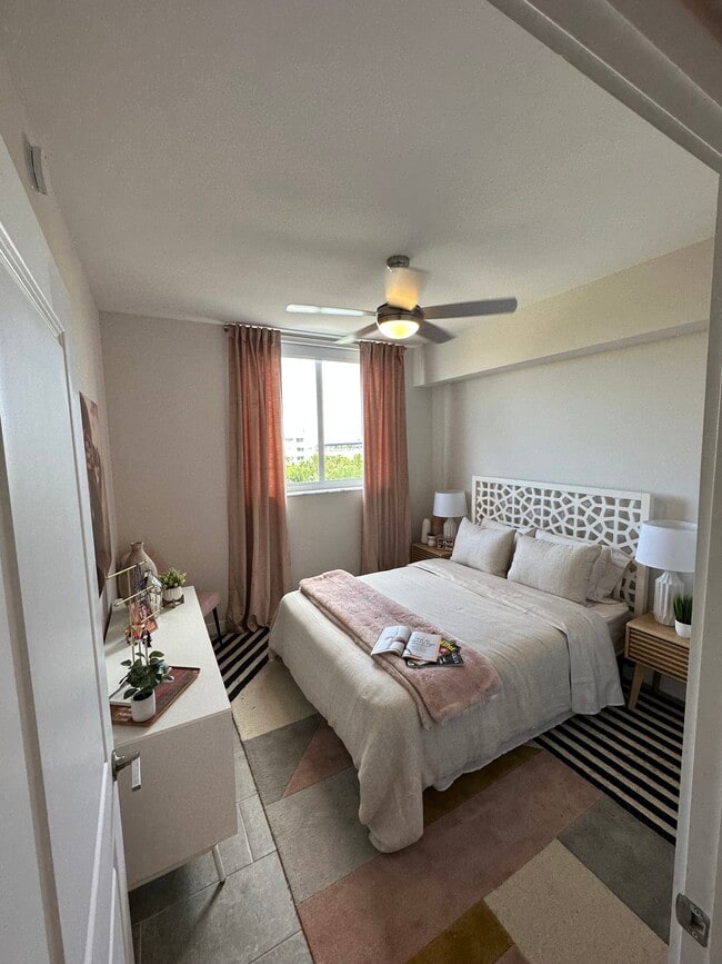 Building Photo - 2620 E Marina Bay Dr