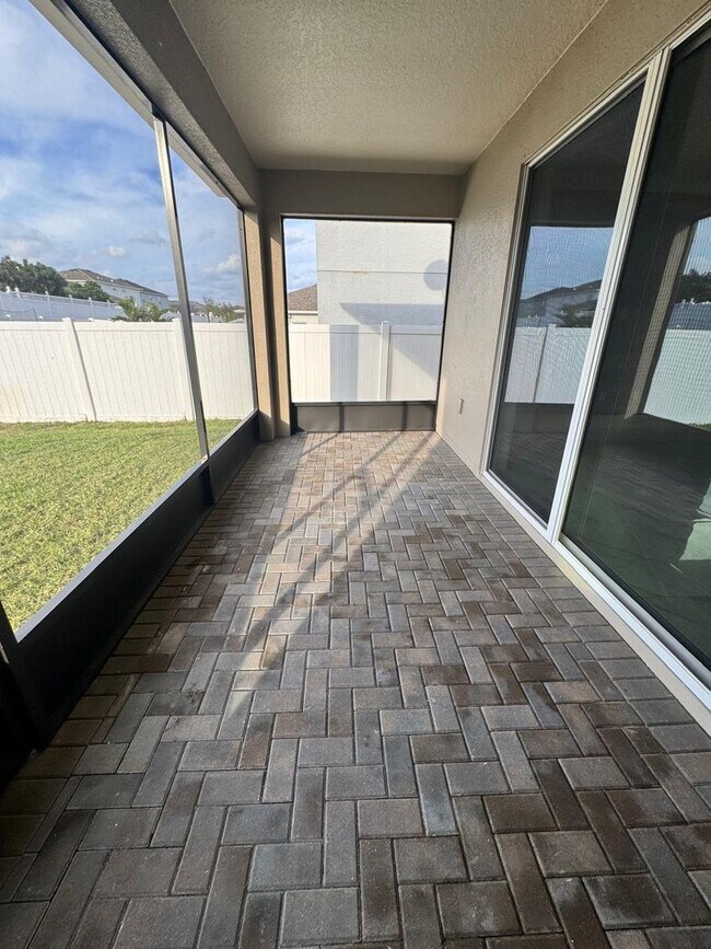 Building Photo - 5/3.5 Groveland Home