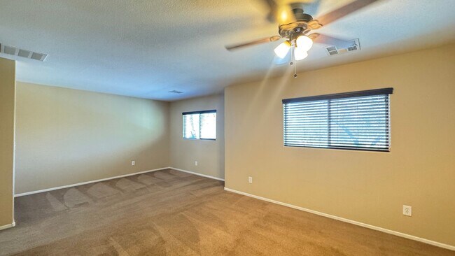 Building Photo - Wonderful Southwest 3 Bedroom Home