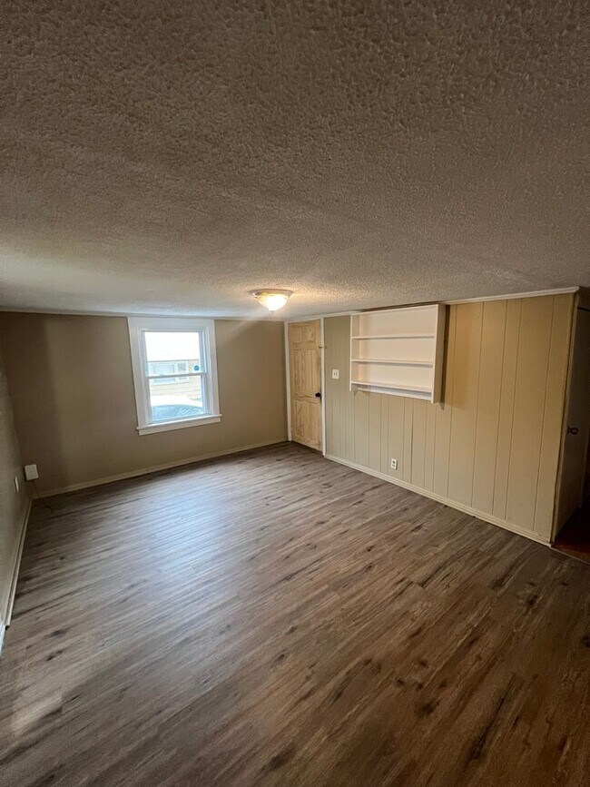 Building Photo - 16 Western Ave