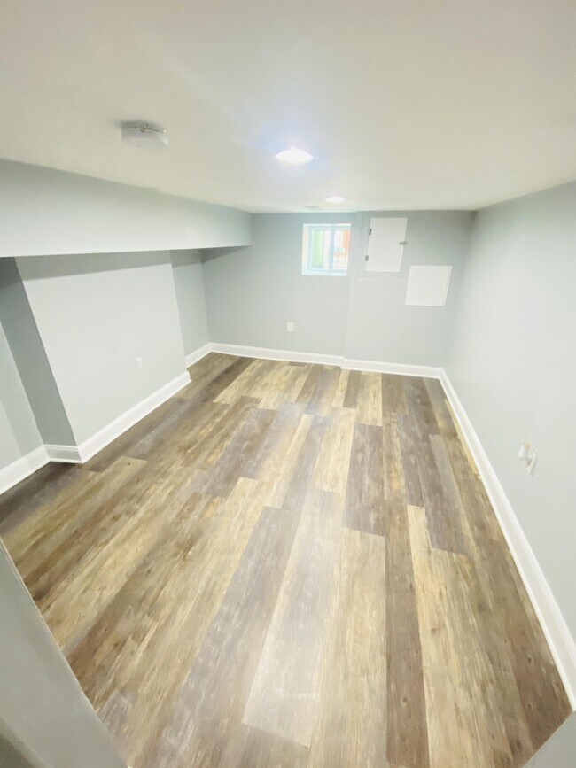 Building Photo - 1304 Sargeant St