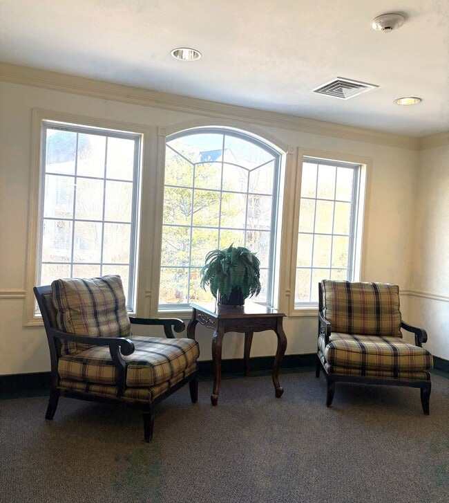 Building Photo - Spacious and Stylish 2 bedroom, 2 bath condo is desirable Coachman's Ridge complex