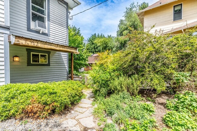 Primary Photo - 2BR Apartment in Classic Capitol HIll Hous...