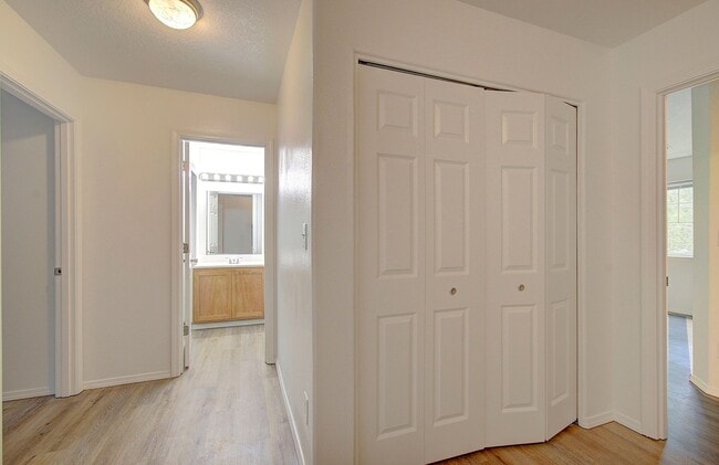 Building Photo - Charming 3bd, 2ba townhome in Bagley Downs...