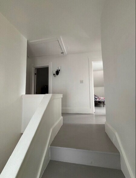 Building Photo - 2344 Elm St