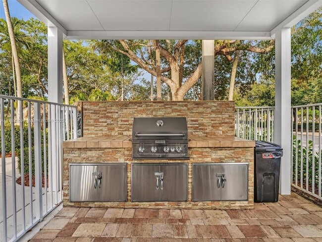 Building Photo - 754 Sunflower Cir