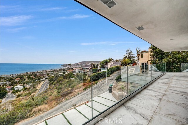 Building Photo - 1360 Baja St