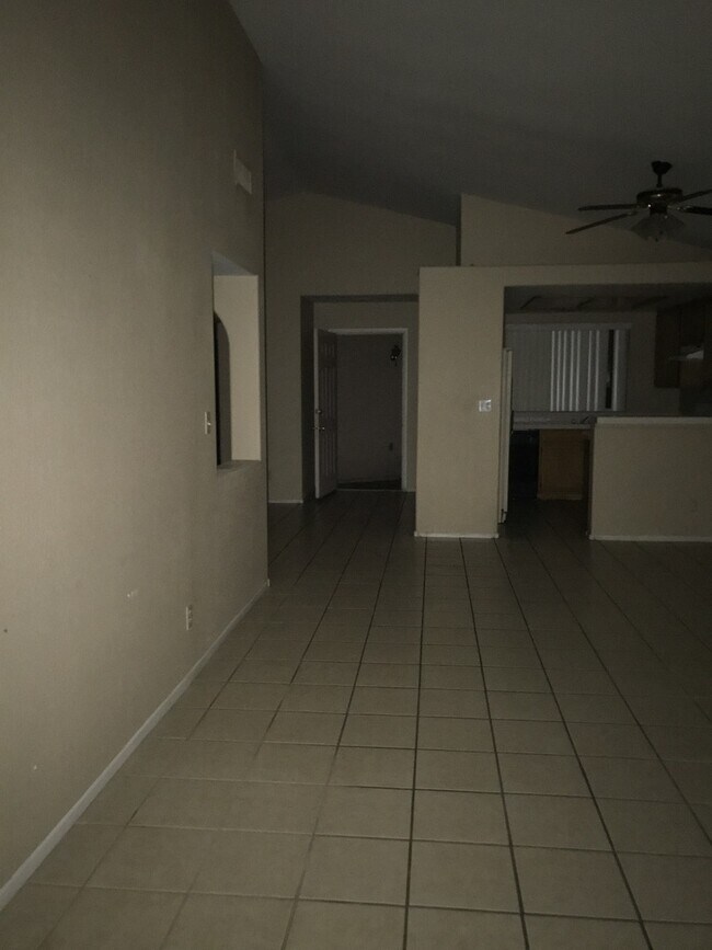 Building Photo - MUST SEE 1 BEDROOM HOME!