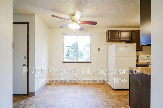 Building Photo - 14140 NE Sandy Blvd